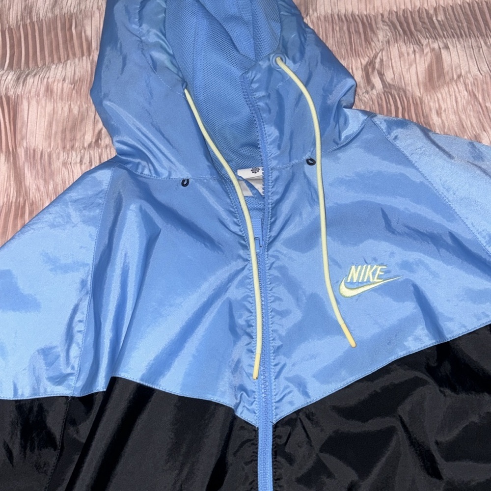 Men’s Nike Windbreaker - Picture 2 of 3